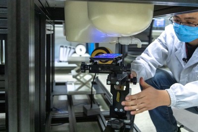 榮耀工廠一線揭秘 與華為共用生產車間及供應鏈體系，深入解析穿戴設備技術開發